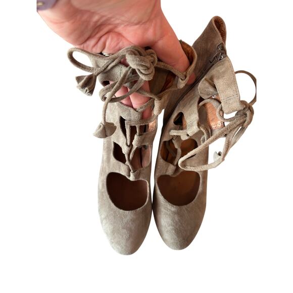 Jeffrey Campbell Women’s Lace Up Zaun-Hi Taupe Suede Boot Heels Size 8.5 - Picture 2 of 11